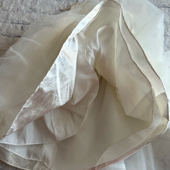 DAVID’S BRIDAL IVORY SATIN FORMAL SLEEVELESS BABY GIRLS DRESS SIZE 18 MONTHS - Picture 4 of 7